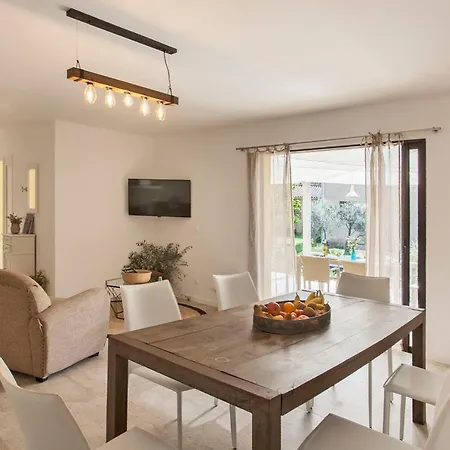 De Arbousier A Piscine Chauffee Partagee Bbq