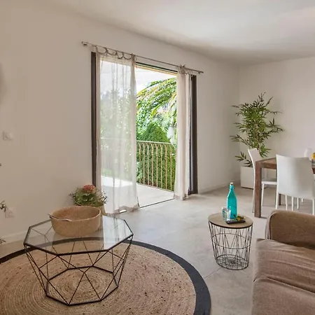 Apartment De Arbousier A Piscine Chauffee Partagee Bbq