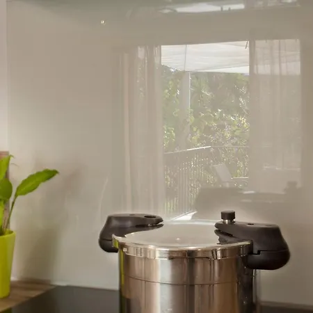 De Arbousier A Piscine Chauffee Partagee Bbq Apartment