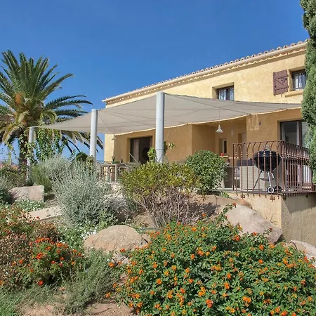 De Arbousier A Piscine Chauffee Partagee Bbq Apartment