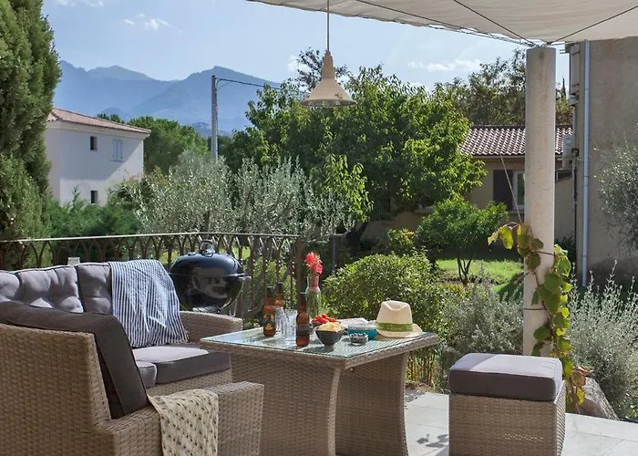 De Arbousier à Piscine Chauffée Partagée Bbq * Calvi (Corsica)